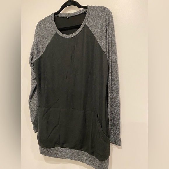 Tops - •2/$20• Black & Gray Long Sleeve Tunic Top